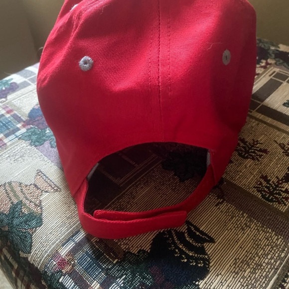 CAPS MEN’S RED CAP AS SHOWN WORN ONCE👕 - Picture 5 of 5